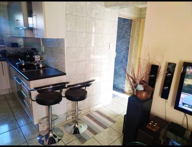 2 BEDROOM HOUSE FOR SALE IN TEKWANE